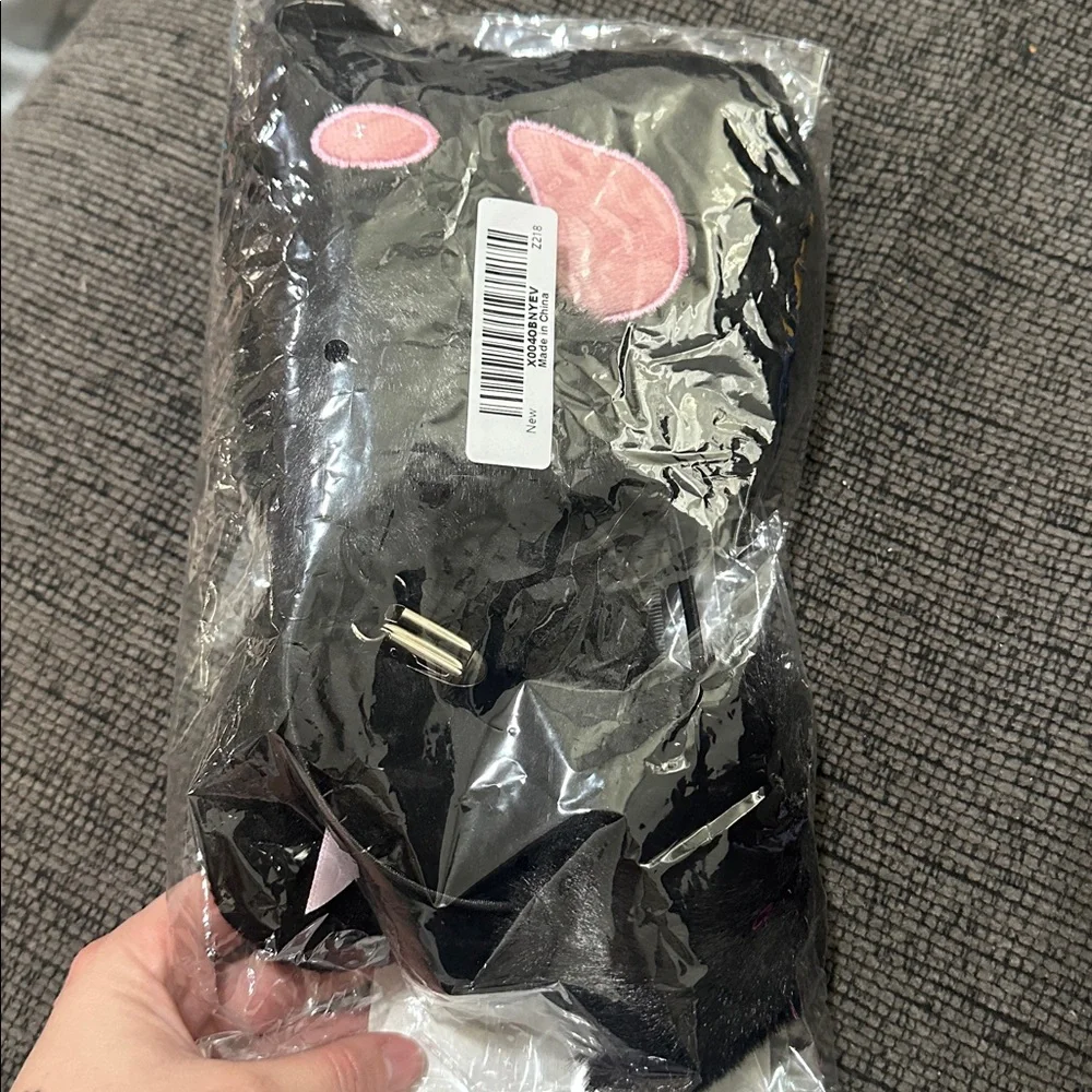 N/A adorable black
